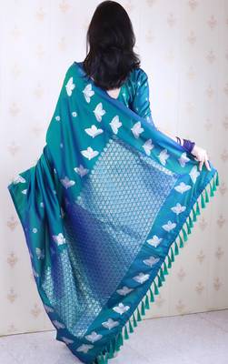 Soft silk dual zari woven saree with bird border 5