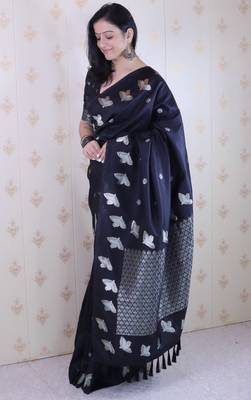 Soft silk dual zari woven saree with bird border 2