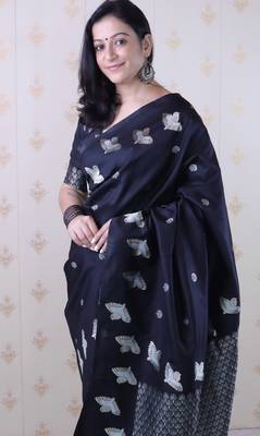 Soft silk dual zari woven saree with bird border 3