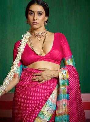Women pink tushar silk blend with zari border and designer pallu 4