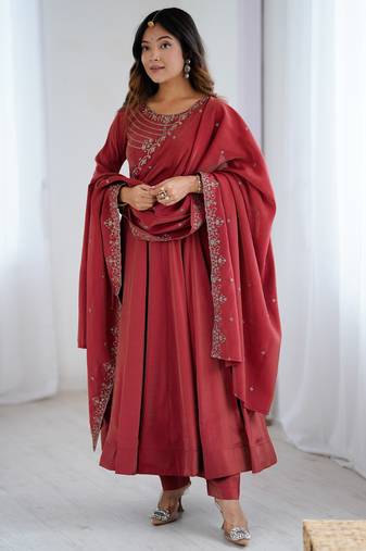 Scarlet Radiance – Flowing Anarkali Dress with Embroidered Dupatta