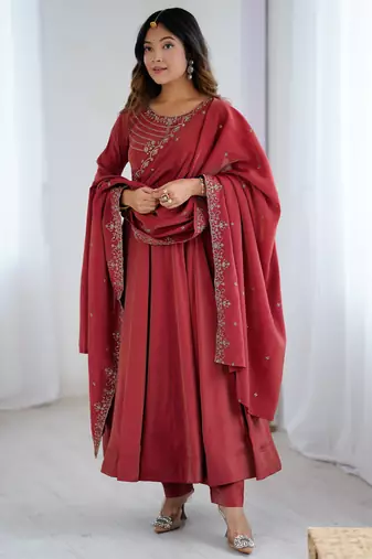 Scarlet Radiance – Flowing Anarkali Dress with Embroidered Dupatta