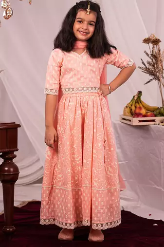 girls' pink lehenga set