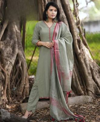 Green embroidered cotton kurta and pant set with dupatta 2