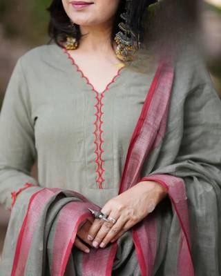 Green embroidered cotton kurta and pant set with dupatta 4