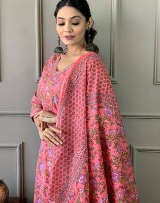 Rose pink printed cotton kurta and pant set 3