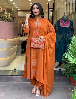 Rust orange embroidered cotton suit set with dupatta 3