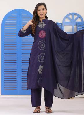 Navy blue embroidered cotton suit set with dupatta 2