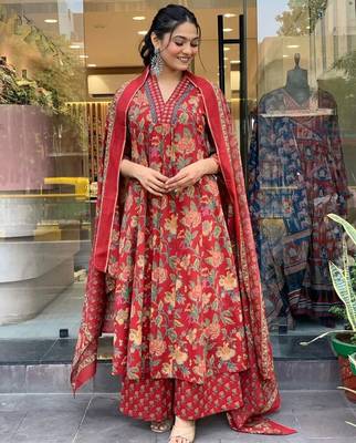 Reddish floral printed cotton suit set with mulmul dupatta 2