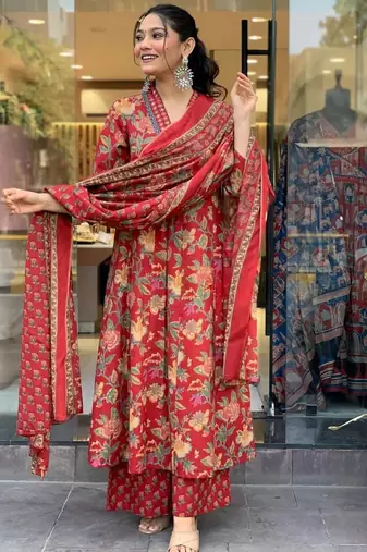 Reddish floral printed cotton suit set with mulmul dupatta