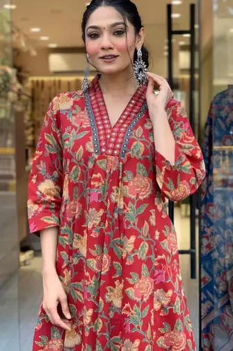 Reddish floral printed cotton suit set with mulmul dupatta