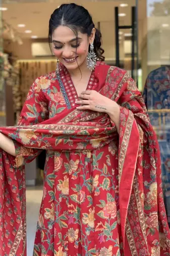 Reddish floral printed cotton suit set with mulmul dupatta