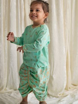 Green embroidered cotton kurta set 2