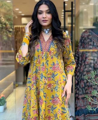 Floral printed cotton kurta and pant set with mulmul dupatta 3