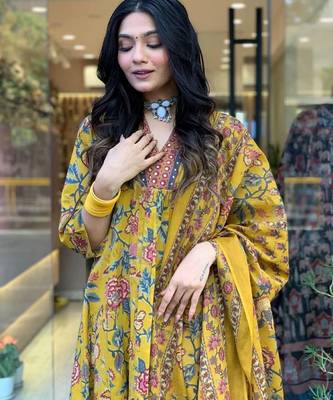 Floral printed cotton kurta and pant set with mulmul dupatta 4