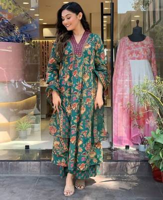 Green floral printed cotton kurta and pant set with mulmul dupatta 3