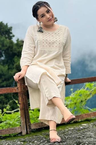Off white embroidered cotton kurta and pant set