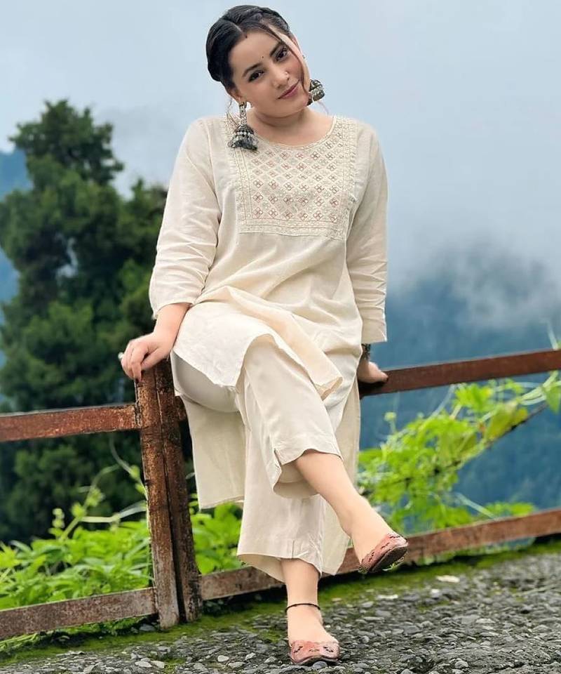 Off white embroidered cotton kurta and pant set