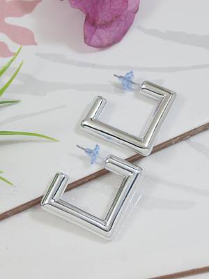 Classic square shaped lightweight minimal stud earrings for women  1