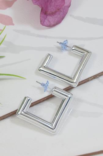 Classic square shaped lightweight minimal stud earrings for women (e3300s)