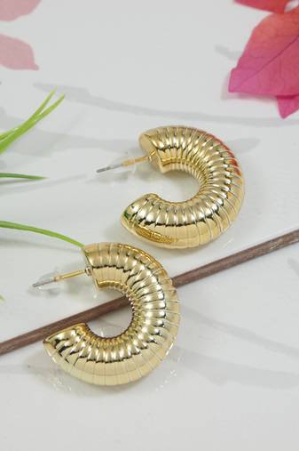Half circle designed stud earrings for women (e3303fl)