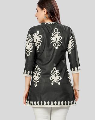  poly crepe printed short kurti 2