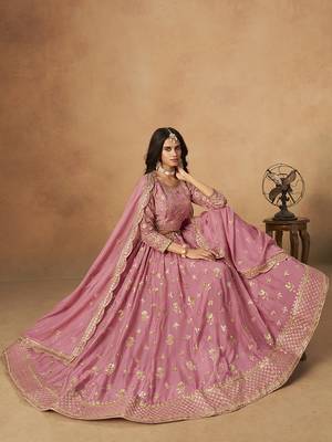 Embroidered Pink Organza Lehenga Choli 3