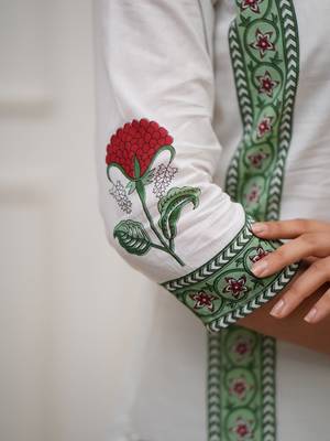 White Floral Printed Cotton Kurta Pant Set with Dupatta 4