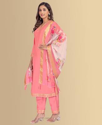 Peach silk blend v-neck embroidred kurti pant dupatta 3