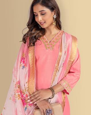 Peach silk blend v-neck embroidred kurti pant dupatta 5
