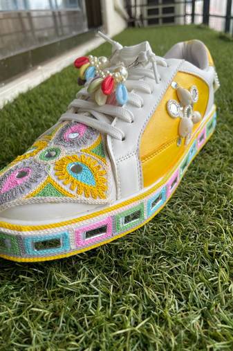 Yellow mirror embroidered leather sneaker