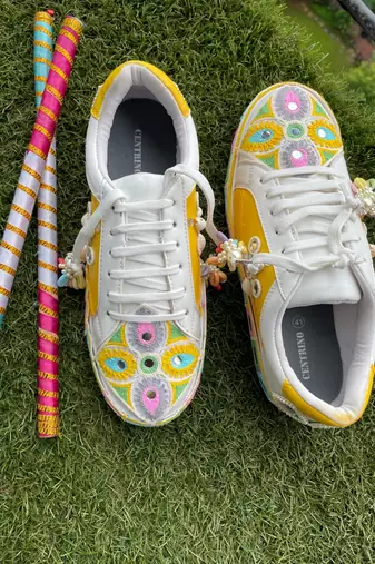 Yellow mirror embroidered leather sneaker