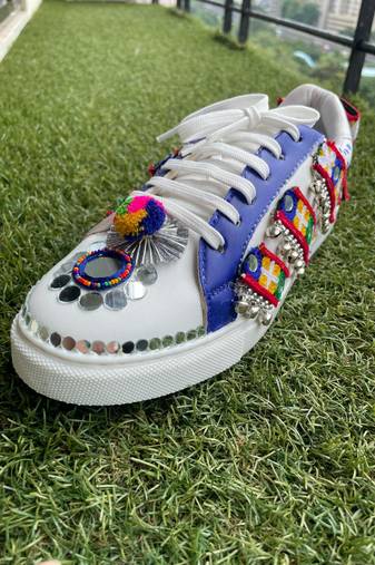 Blue mirror embroidered leather sneaker