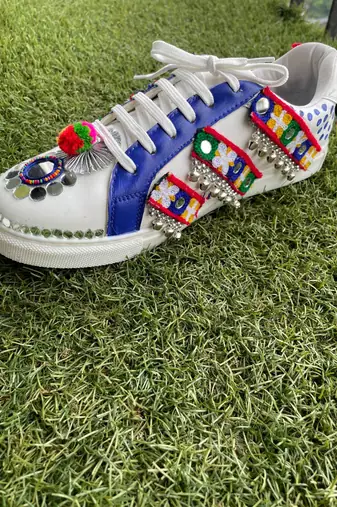 Blue mirror embroidered leather sneaker
