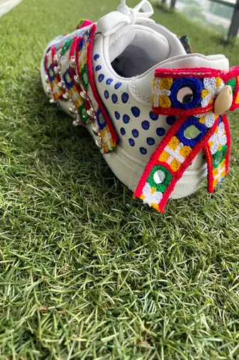 Blue mirror embroidered leather sneaker