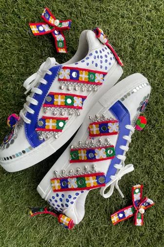 Blue mirror embroidered leather sneaker