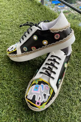 Black mirror embroidered leather sneaker