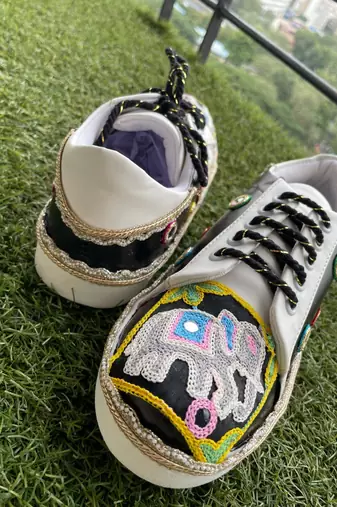 Black mirror embroidered leather sneaker