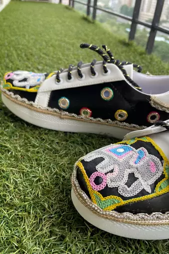 Black mirror embroidered leather sneaker
