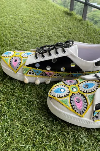 Black mirror embroidered leather sneaker