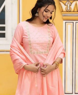 Rayon spun slub fabric embroidery work kurta set with nazmin fabric dupatta 3