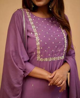 Rayon spun slub fabric embroidery work kurta set with nazmin fabric dupatta 3