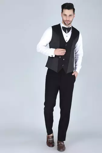 Black 5 pc designer suit with pintex detailing
