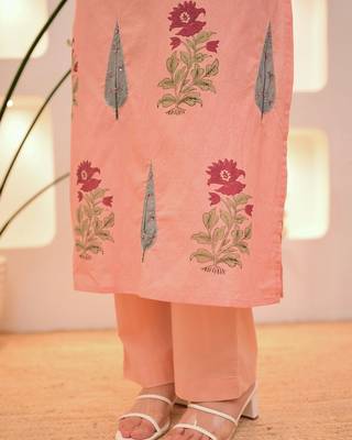 Peach Floral Printed Cotton Kurta Pant Set with Dupatta 5