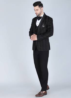 Black 5 pc embroidered designer tuxedo suit for men 2