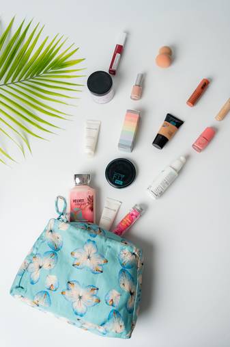 Wave makeup pouch