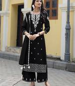 Women Salli Pure Cotton Regular Hand & Threadwork Kurta With Trousers & With Dupatta