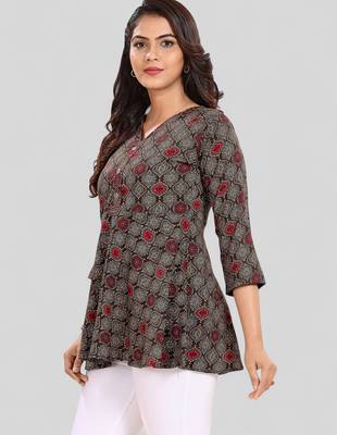  poly crepe printed short kurti 3