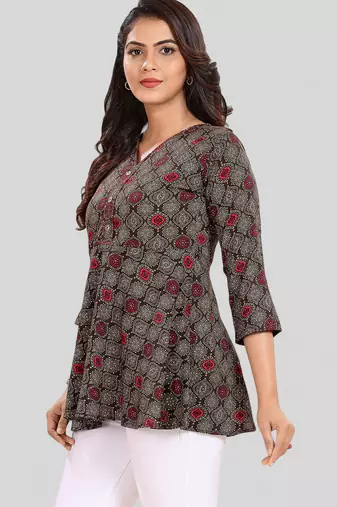 Saree swarg poly crepe printed short kurti