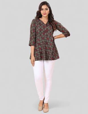  poly crepe printed short kurti 5